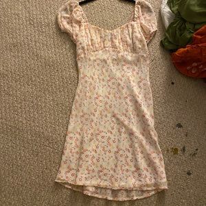 Floral white mini dress!